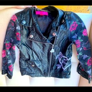 This is a while kids lot. You get everything in the pictures for $60